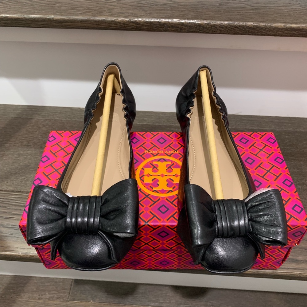 SOLD! NWT Tory Burch Divine Bow Flats,Blk,6.5